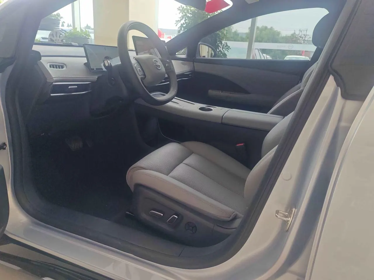 Nissan 2025 N 7 625 Pro automatic gear 2