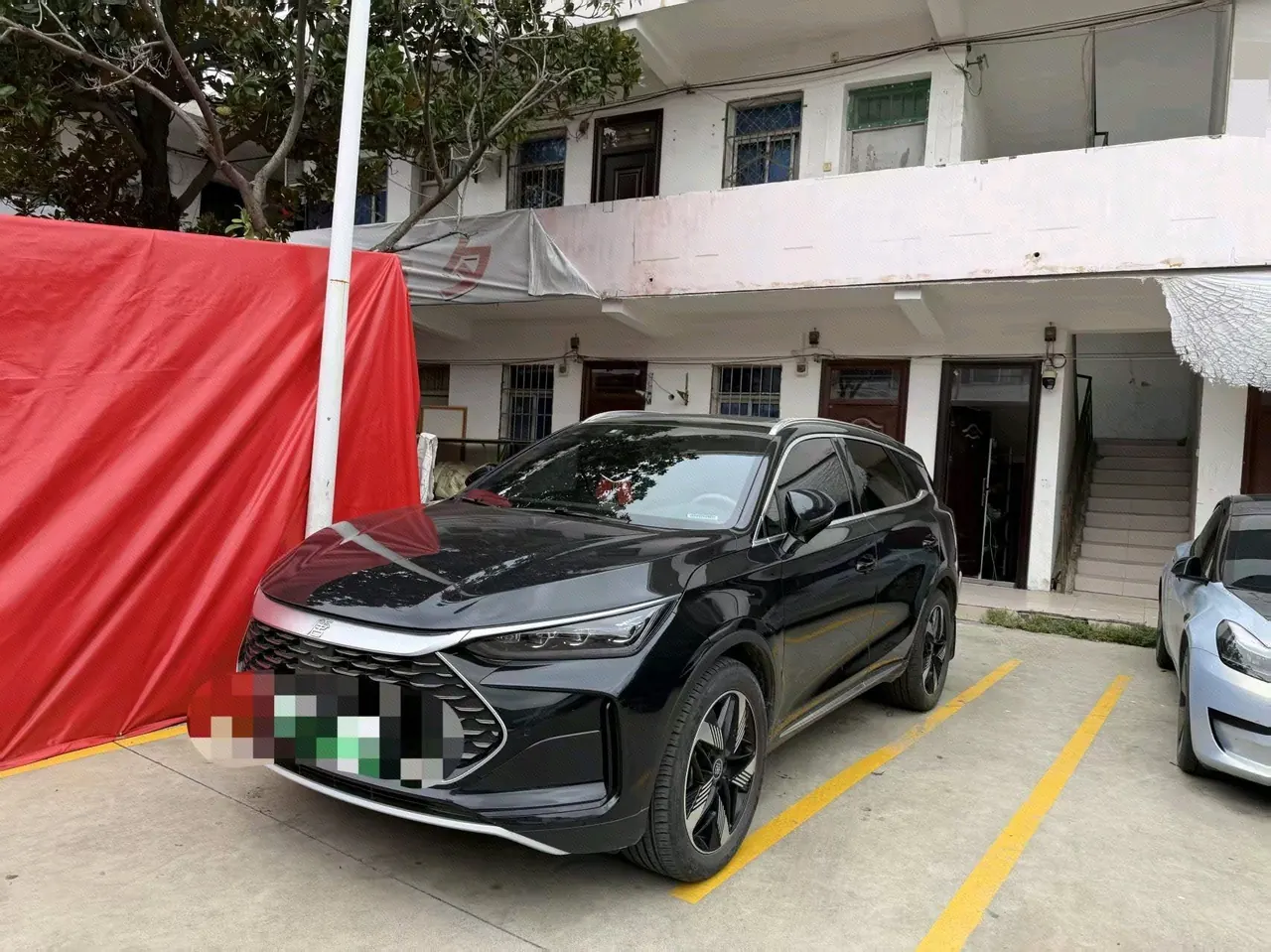 打开图片灯箱:BYD Tang New Energy 2024 Tang DM-i 1.5T Stepless Glory Edition 112KM Honorable Automatic Gear