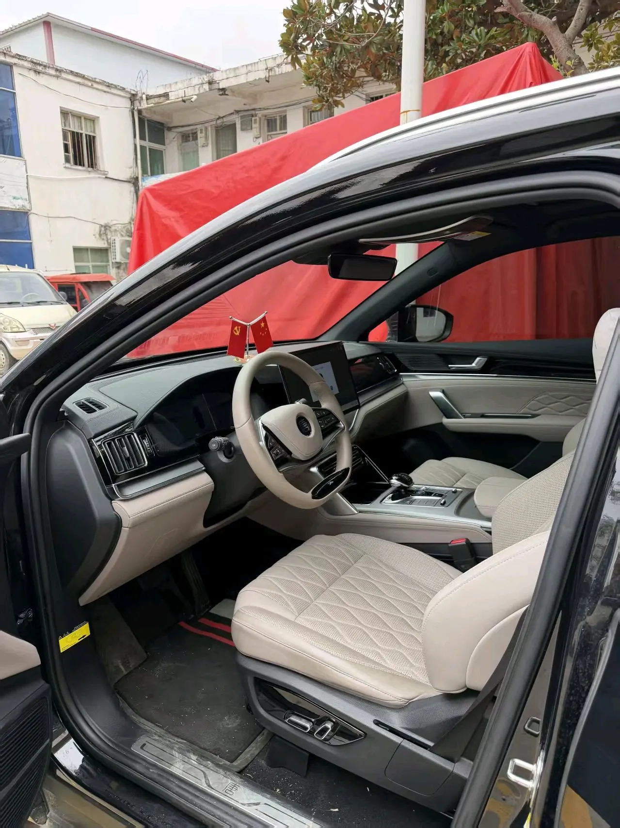 BYD Tang New Energy 2024 Tang DM-i 1.5T Stepless Glory Edition 112KM Honorable Automatic Gear 3