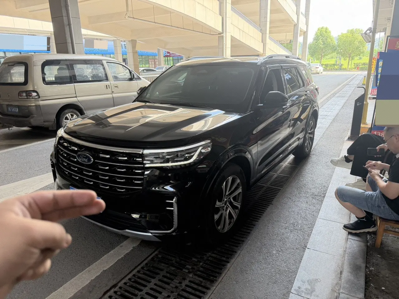 打开图片灯箱:Ford 2024 Explorer 2.3T EcoBoost Rear Drive Fashion Edition 7-seat Automatic Gear
