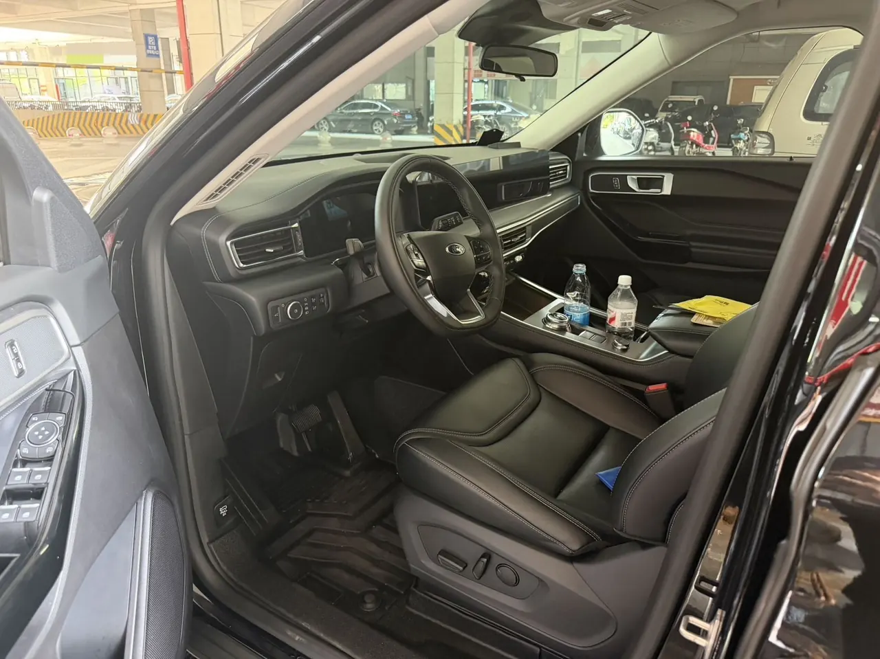 Ford 2024 Explorer 2.3T EcoBoost Rear Drive Fashion Edition 7-seat Automatic Gear 4