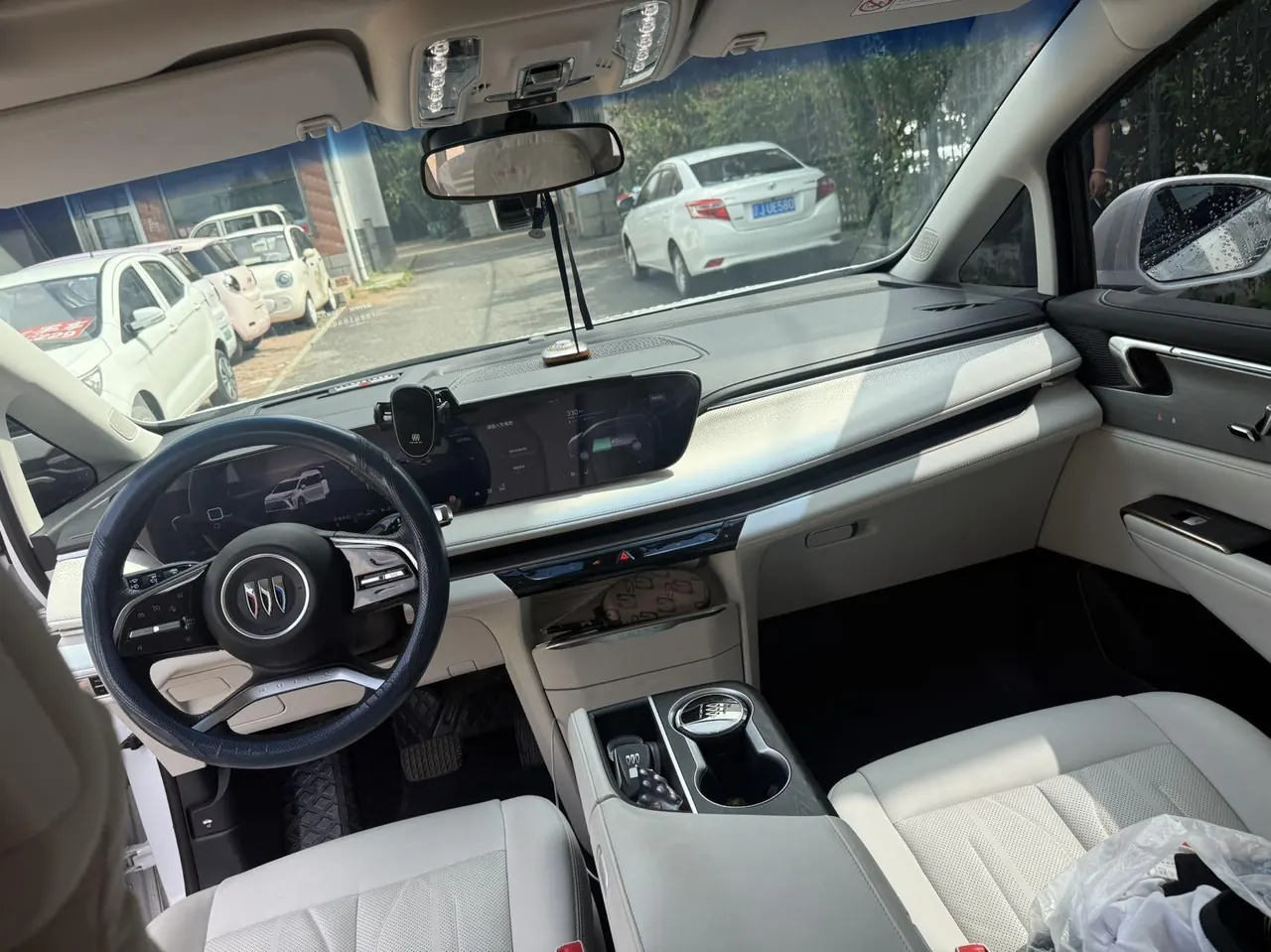 Buick 2024 GL8 Lu Zun PHEV 1.5T Smart Edition 7-seat Automatic Gear 3