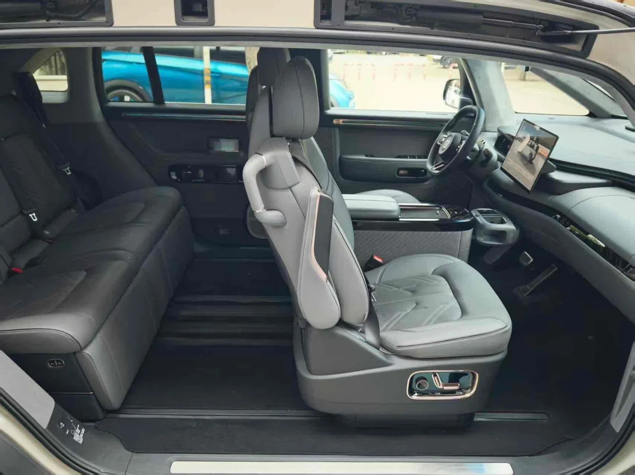 Zeekr 2025 Zeekr MIX Smart Driving Edition Automatic Transmission 4