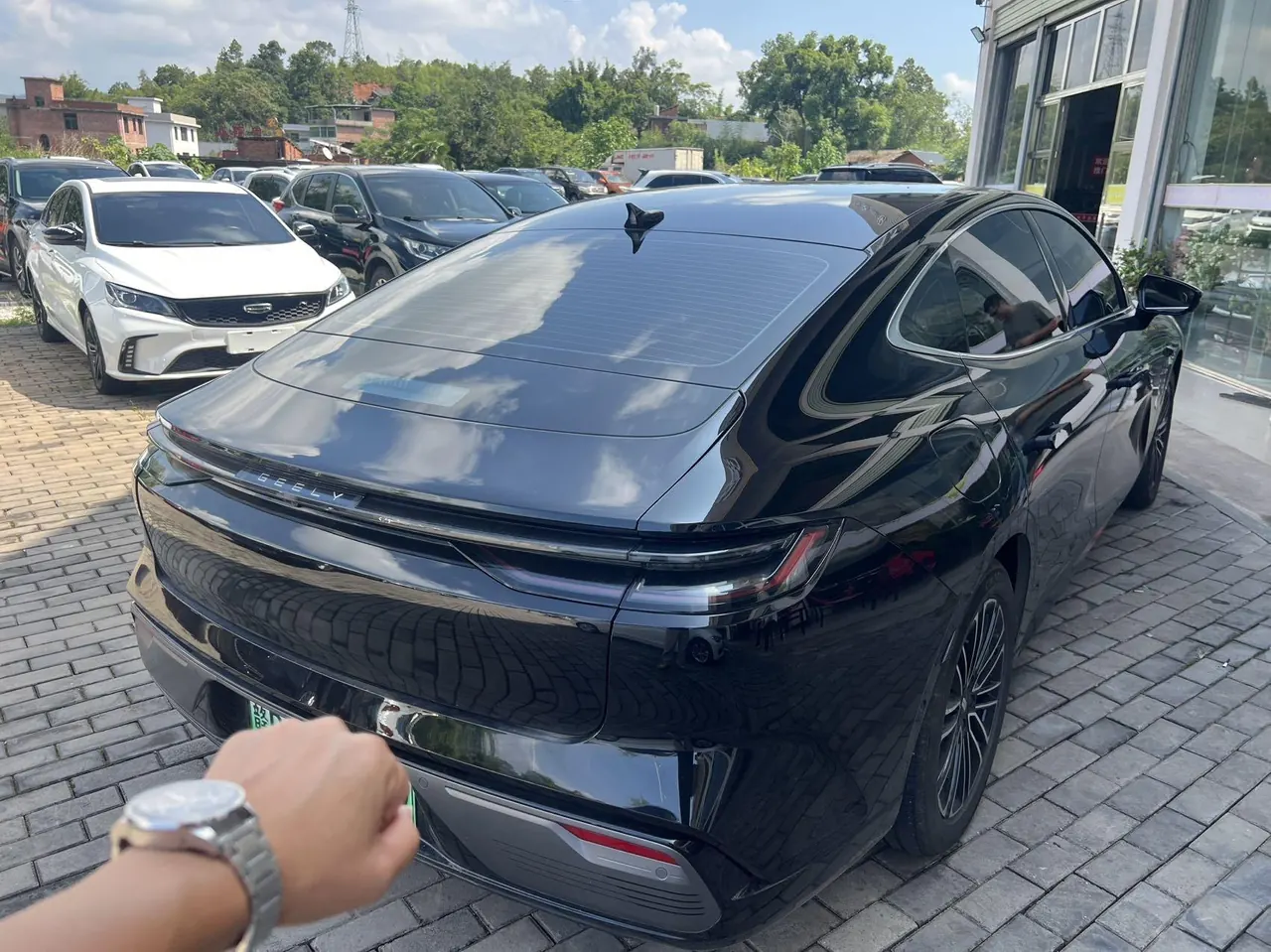 Geely Galaxy 2025 Xingyao 8 EM-i 1.5 130km Premium Edition Automatic Gear 5
