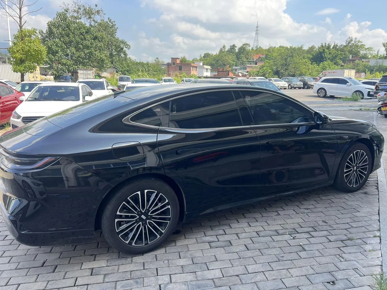Geely Galaxy 2025 Xingyao 8 EM-i 1.5 130km Premium Edition Automatic Gear 6