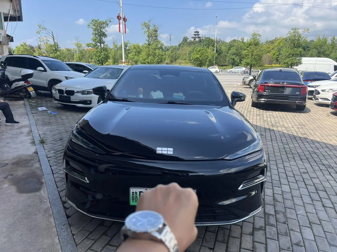 Geely Galaxy 2025 Xingyao 8 EM-i 1.5 130km Premium Edition Automatic Gear 7