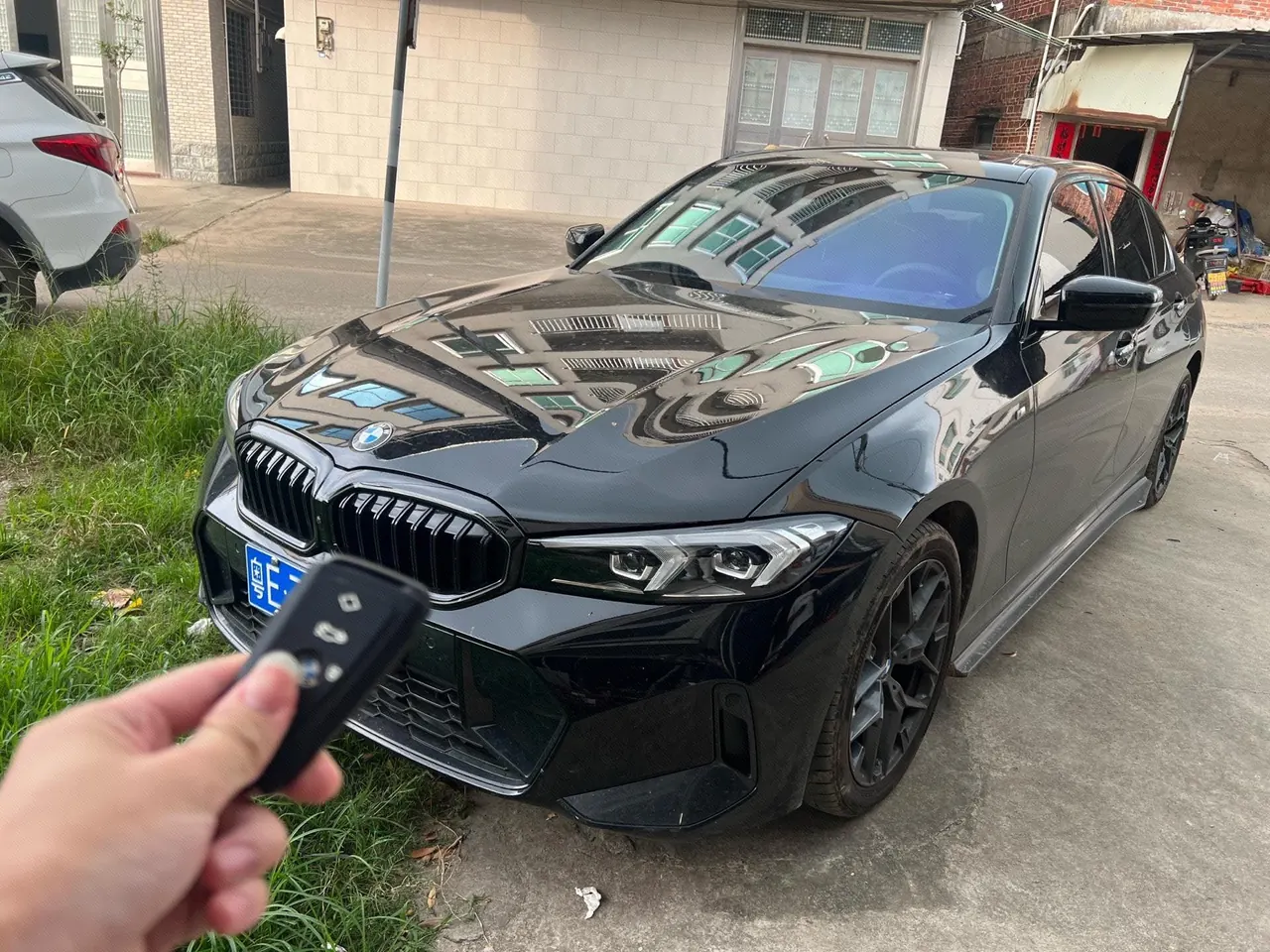 打开图片灯箱:BMW 3 Series 2026 330Li 2.0T M Sports Obsidian Night Suit Automatic Gear