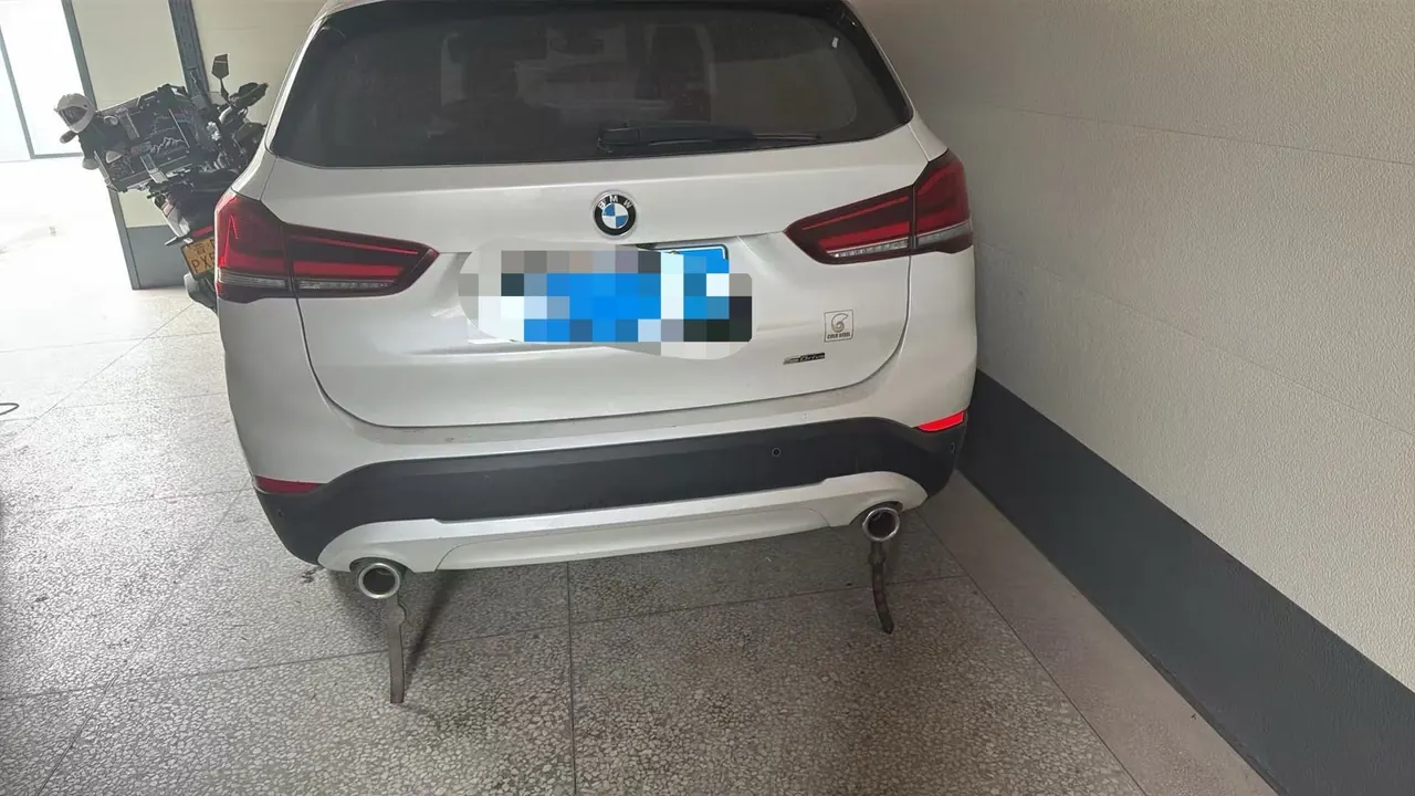 BMW 2021 X1 sDrive25Li 2.0T Leading Automatic Gear 4