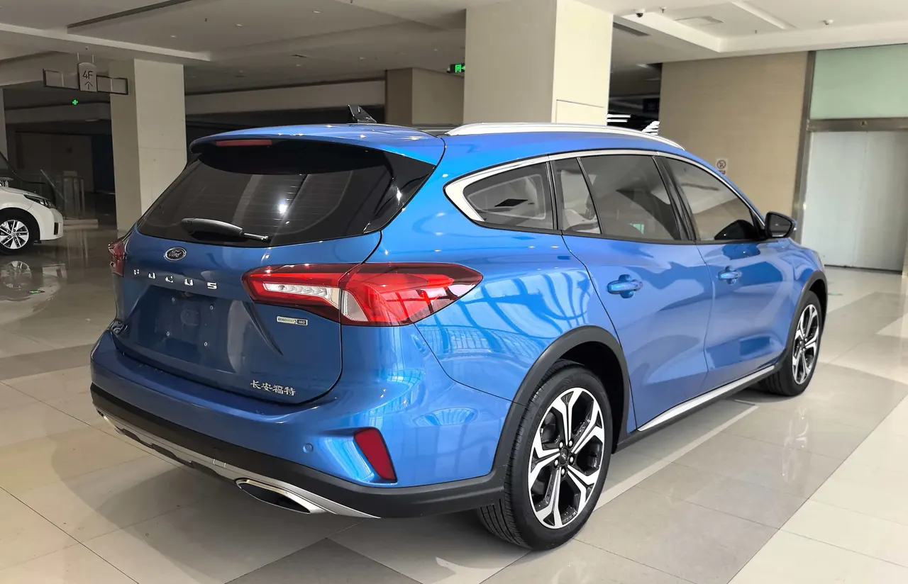 Ford 2021 Fox-hatchback 1.5T EcoBoost 180 Hunting Tide Automatic Gear 5