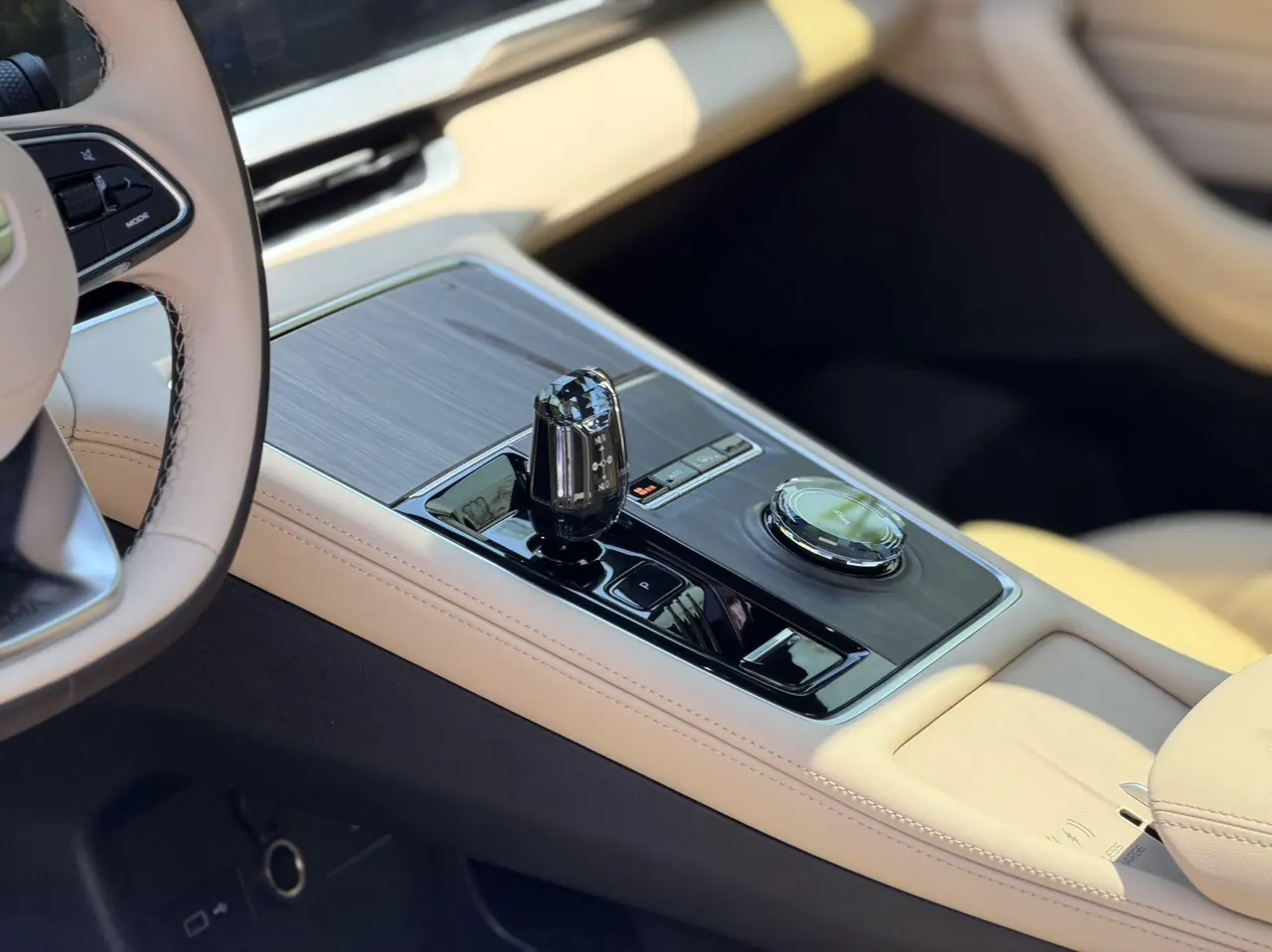Geely 2025 XingyueL (Monjaro) 2.0TD Oriental Yao Star-Gazing Edition Automatic Transmission 9