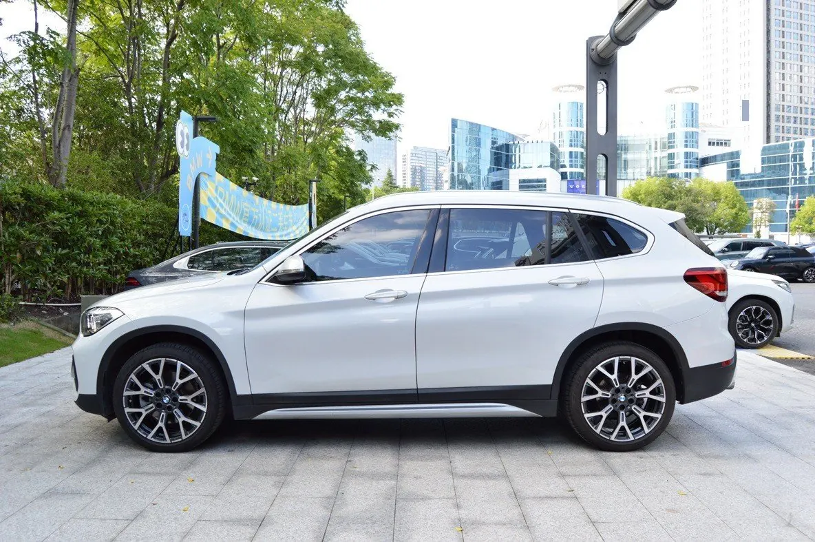 BMW 2022 X1 xDrive25Li 2.0T exclusive automatic gear 2
