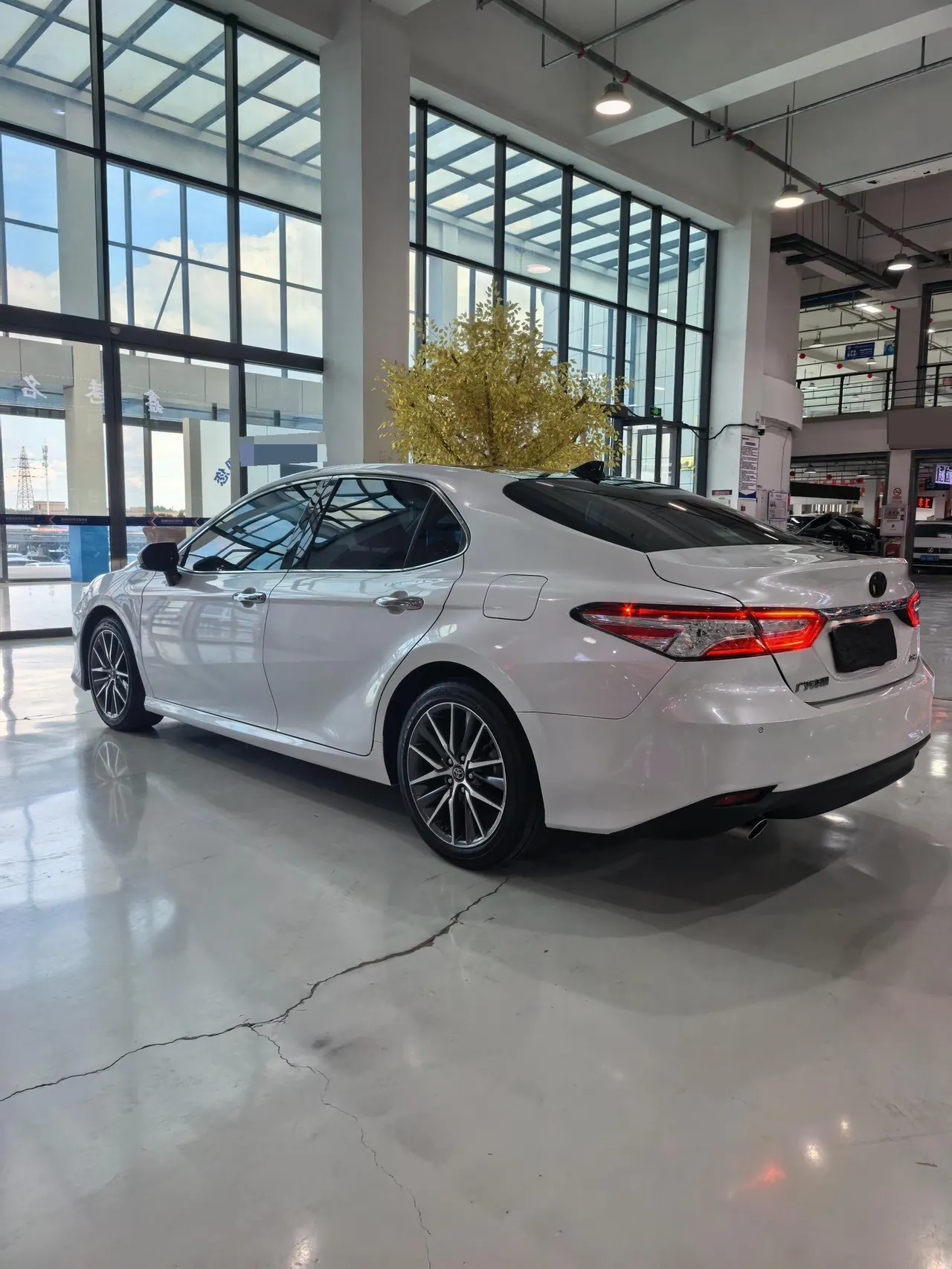 Toyota 2021 Camry 2.5G Deluxe Edition Automatic Gear 12