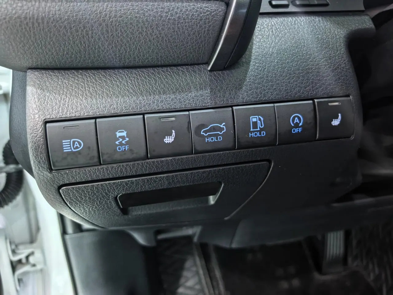 Toyota 2021 Camry 2.5G Deluxe Edition Automatic Gear 8