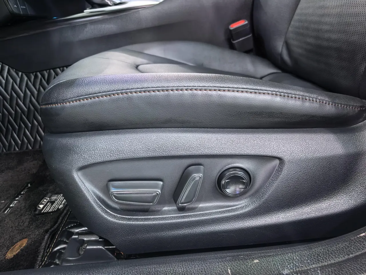 Toyota 2021 Camry 2.5G Deluxe Edition Automatic Gear 9