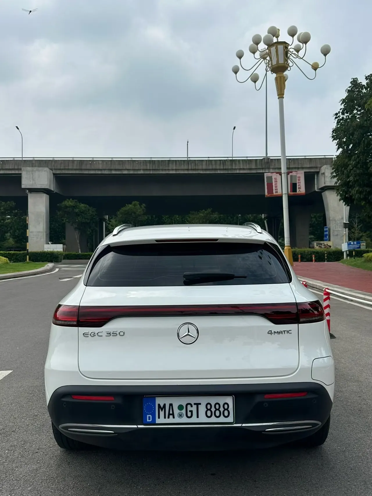Mercedes Benz 2022 EQC 350 4MATIC EQC 350 4MATIC (modified) automatic gear 5