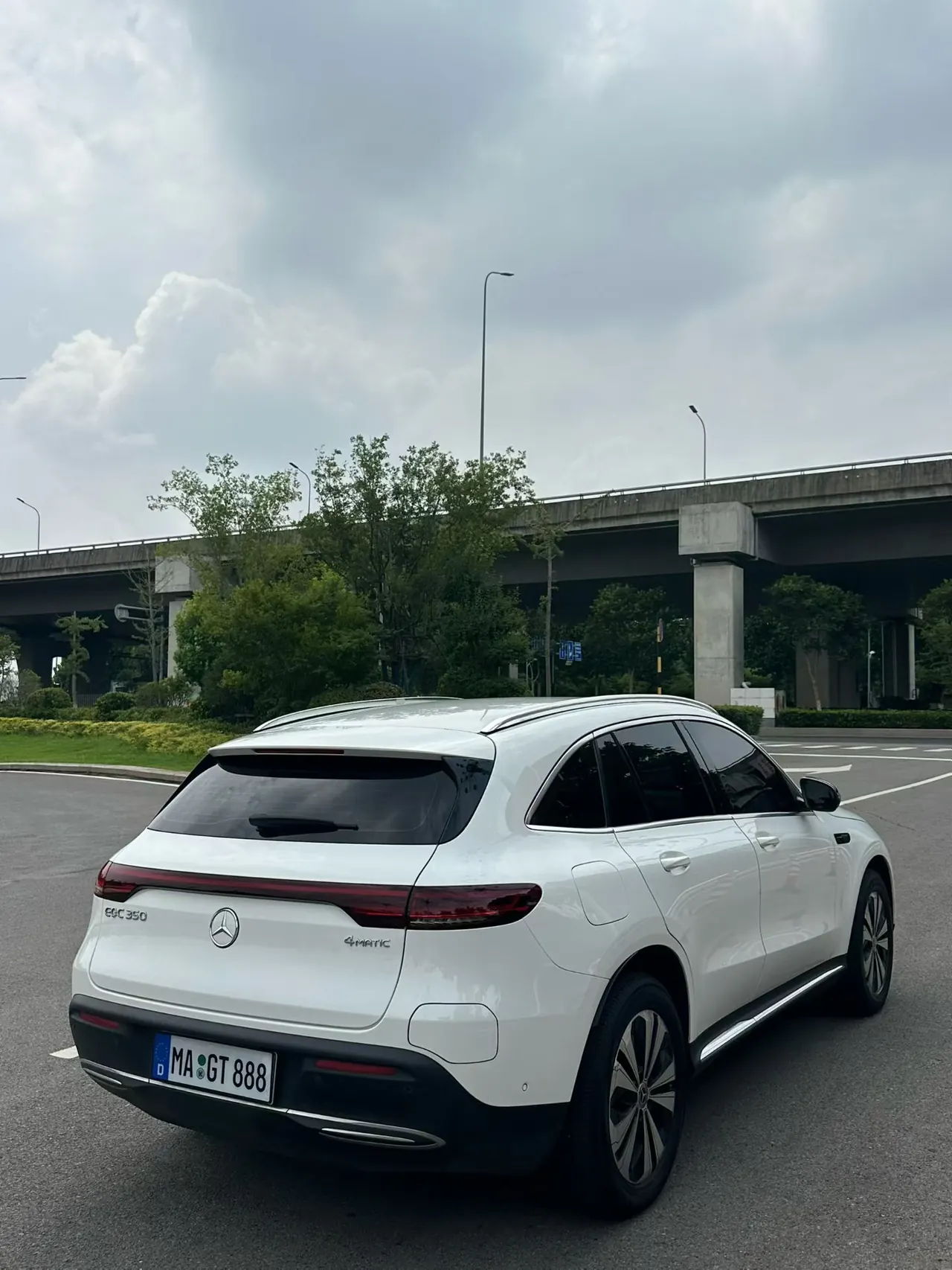 Mercedes Benz 2022 EQC 350 4MATIC EQC 350 4MATIC (modified) automatic gear 6