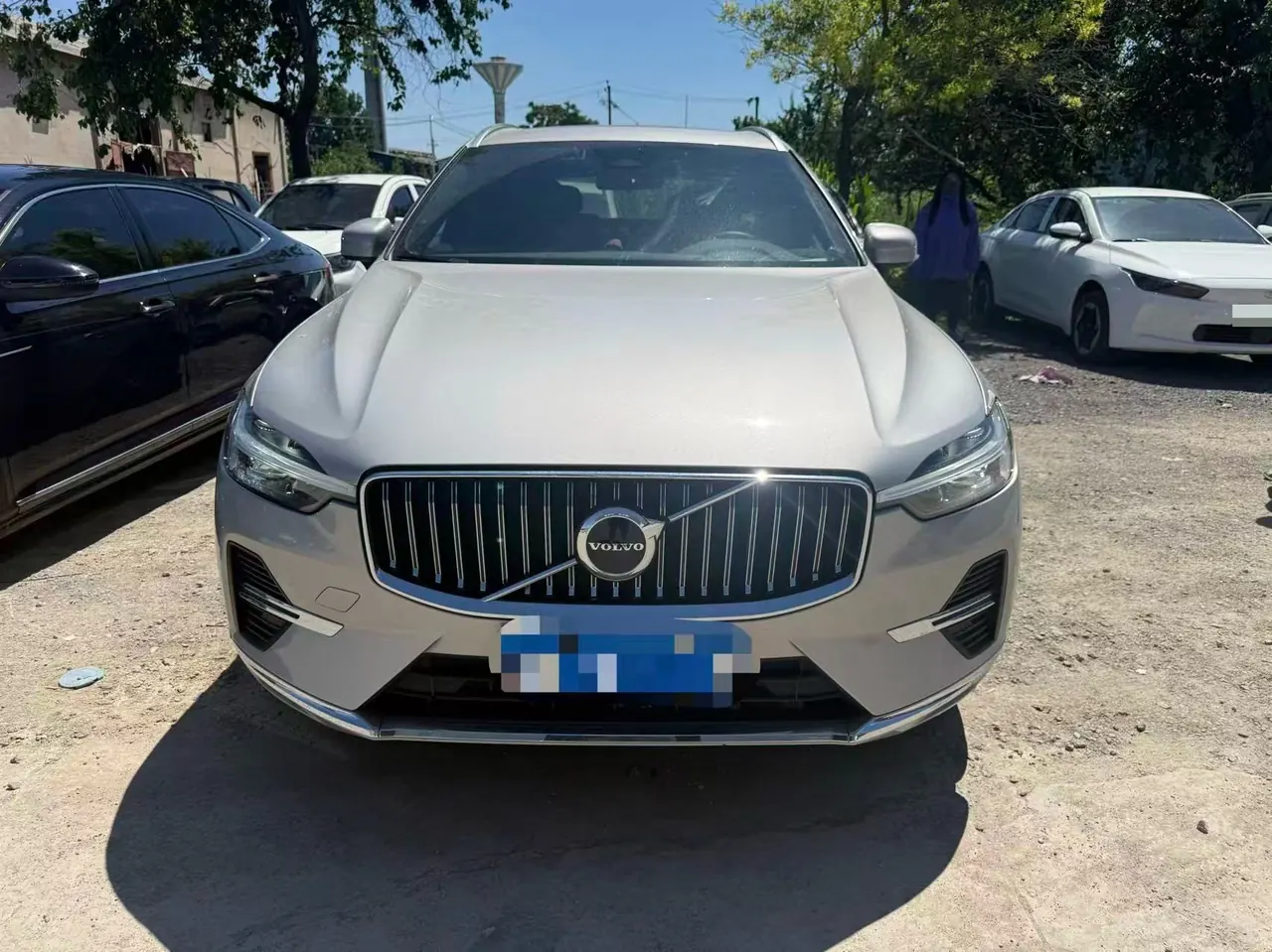 Volvo 2023 XC60 48V 2.0T B5 4-wheel-drive Zhiyi Deluxe Edition Automatic Gear 2