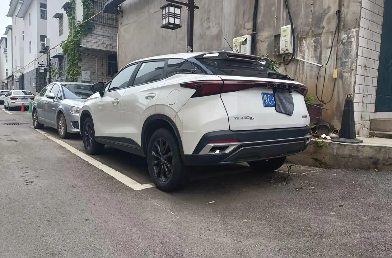 Chery 2025 Ruihu 5x 1.5T Stepless High Energy Edition Comfortable Automatic Gear 3