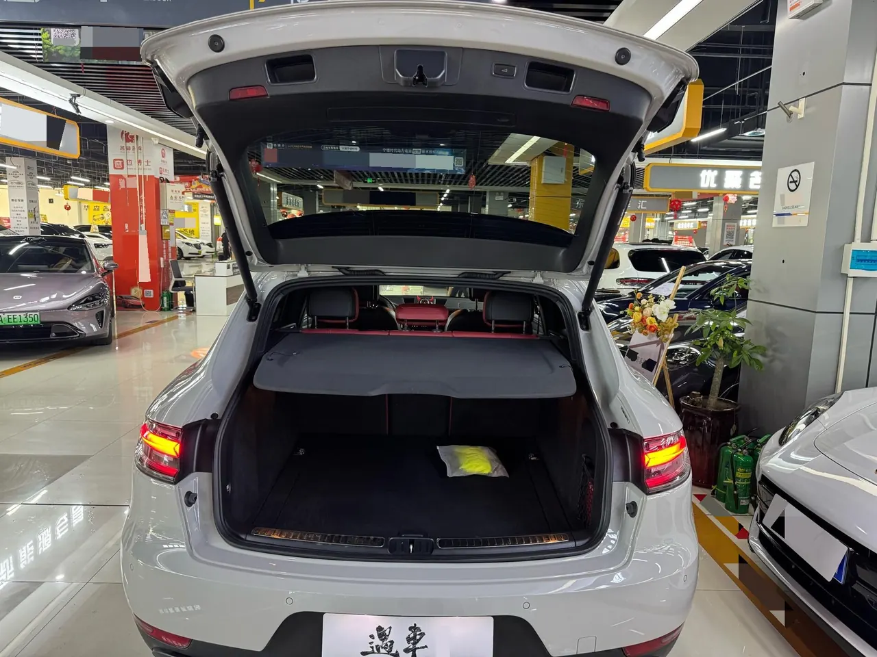 Porsche Macan (Imported) 2021 Macan 2.0T Automatic Gear 5