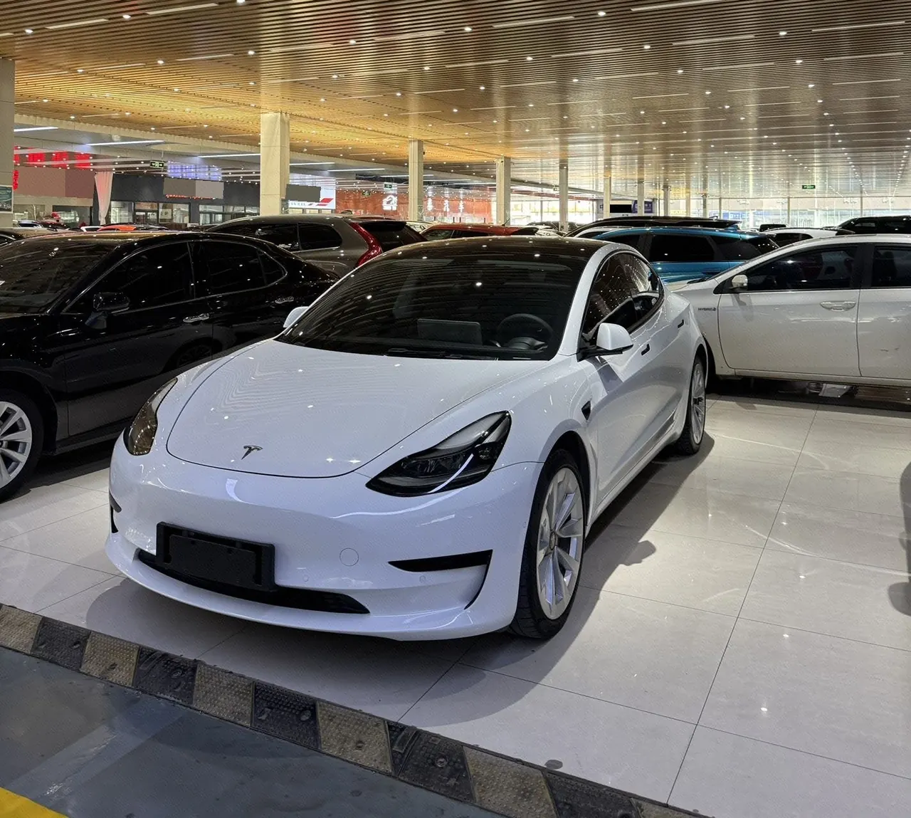 打开图片灯箱:Tesla 2021 Model 3 Standard Endurance Rear Drive Upgraded Automatic Gear