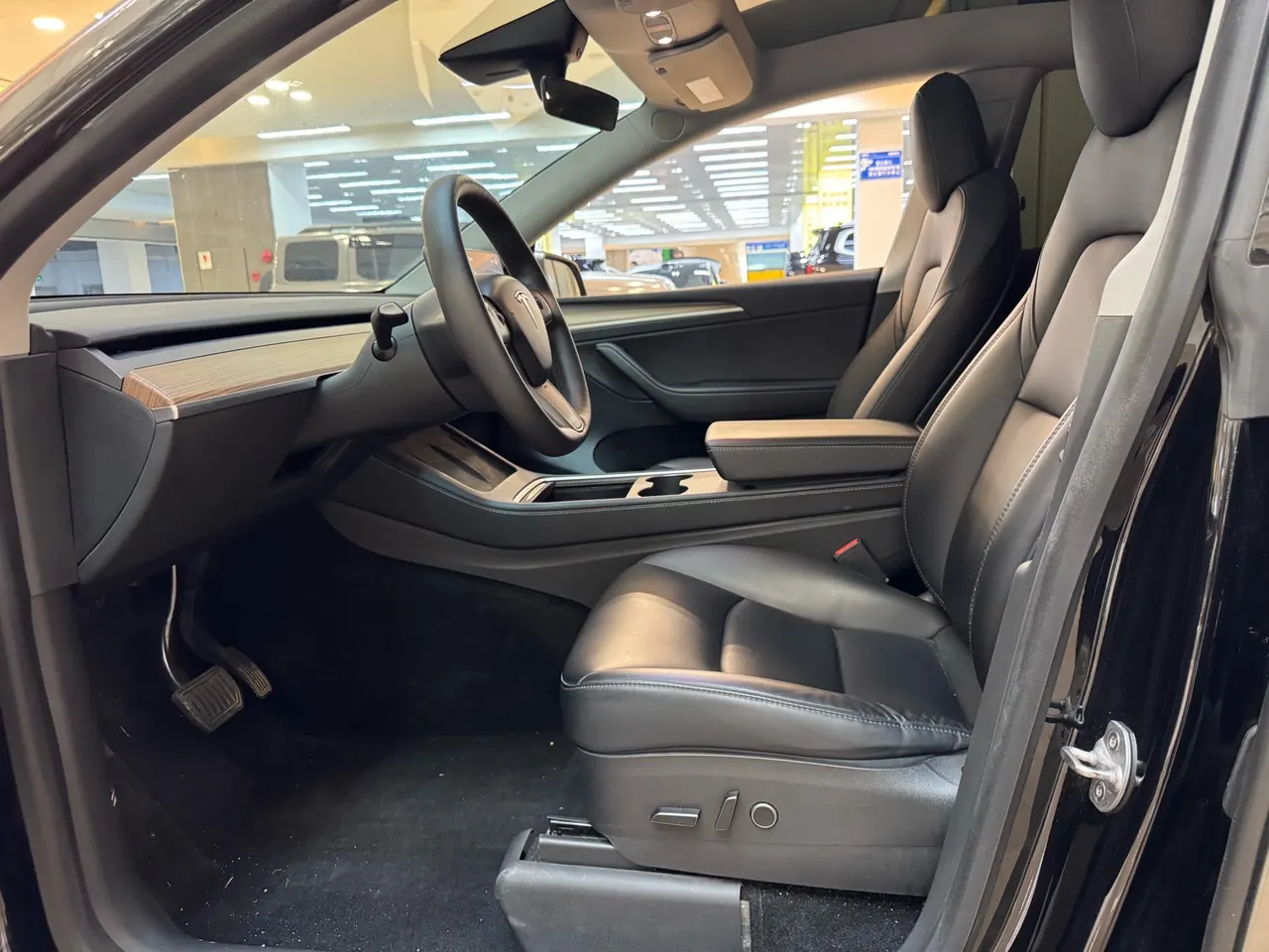 Tesla 2022 Model Y rear-wheel drive version automatic transmission 2