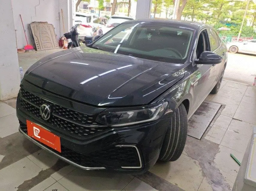 打开图片灯箱:Volkswagen 2025 Passat 2.0TSI 380TSI Subut Longteng Edition Automatic Gear