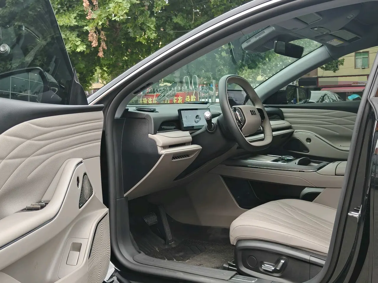 Geely Galaxy 2025 Xingyao 8 EM-i 1.5 130km Premium Edition Automatic Gear 3