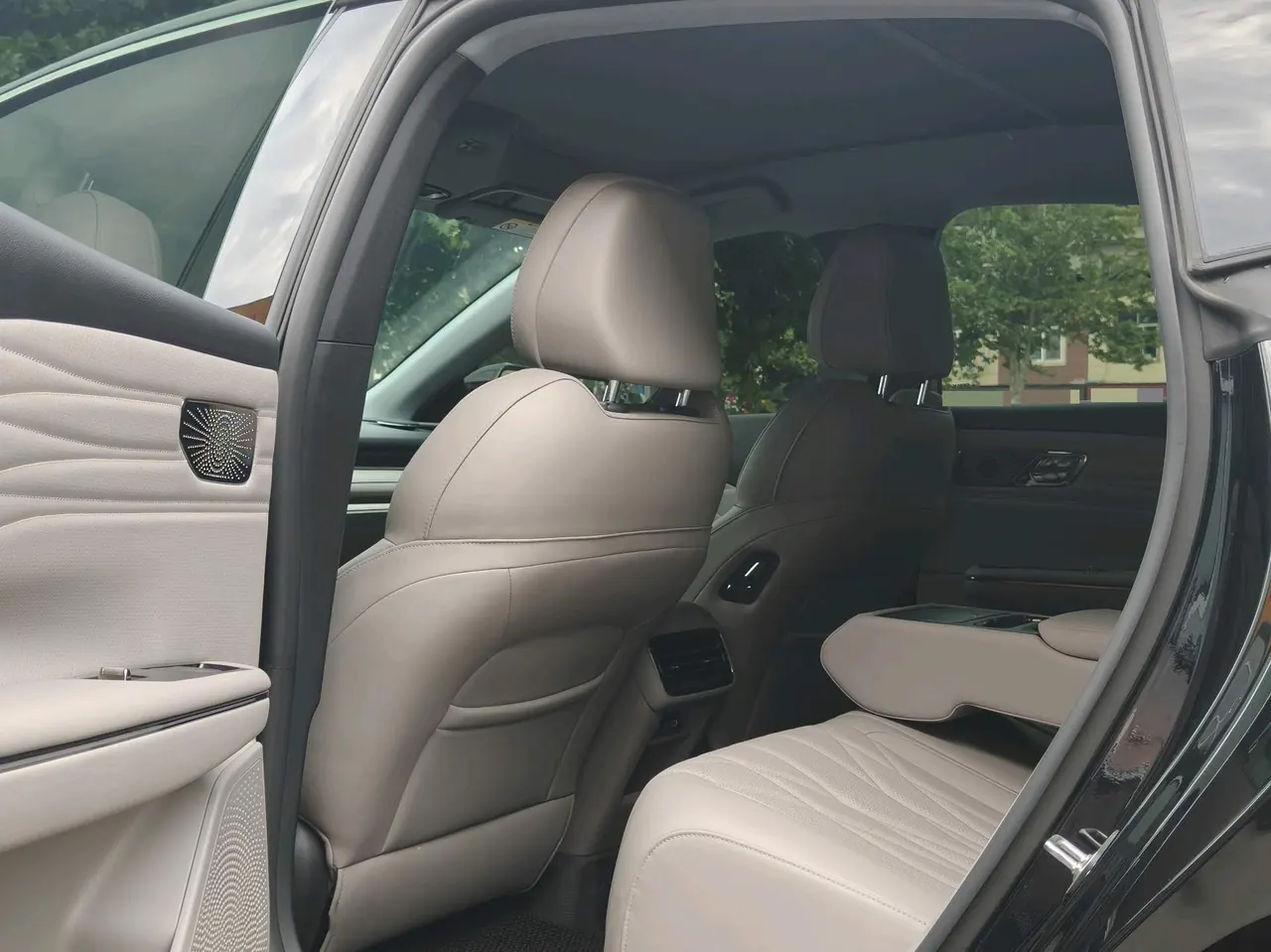 Geely Galaxy 2025 Xingyao 8 EM-i 1.5 130km Premium Edition Automatic Gear 4
