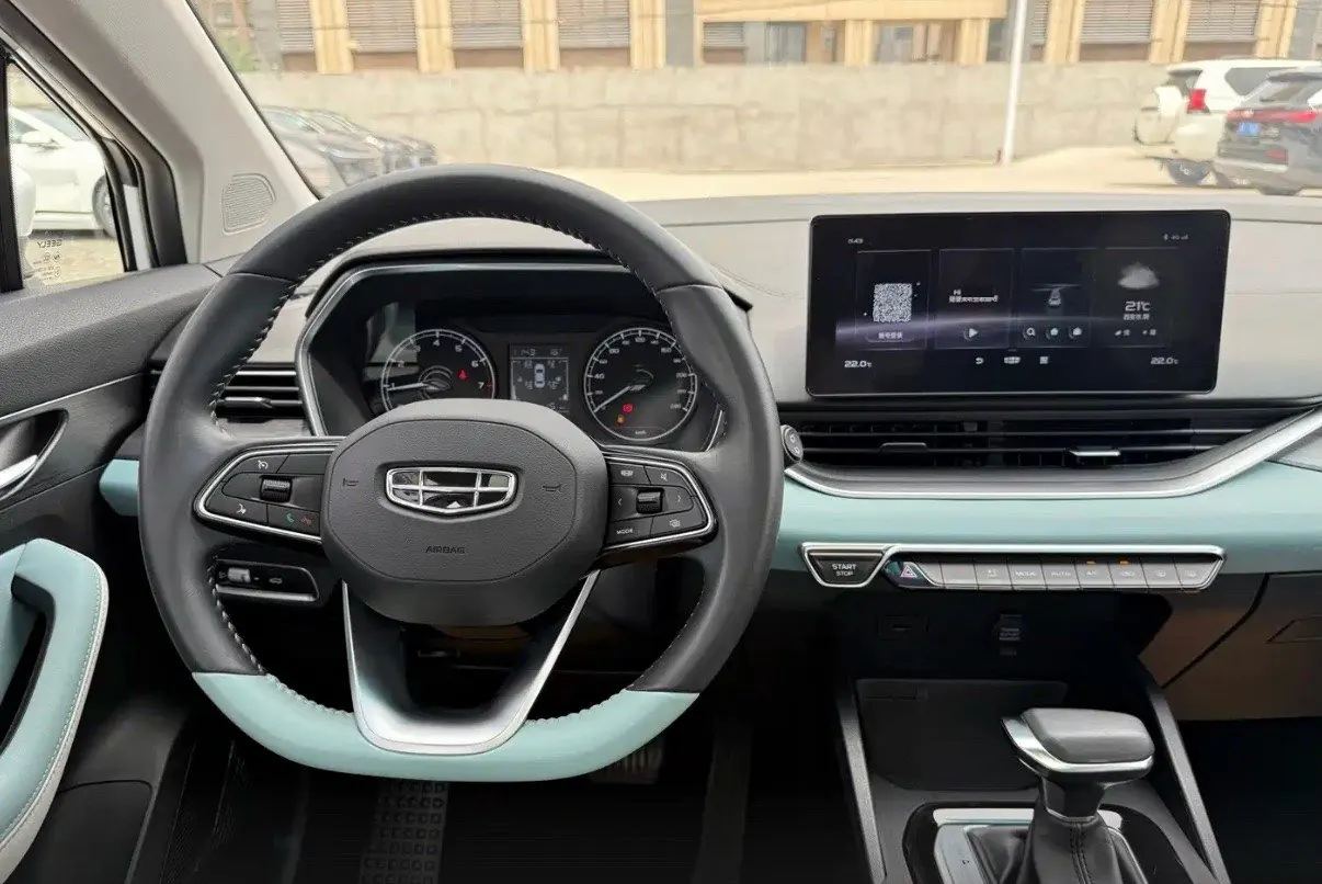 Geely 2022 Emgrand S 1.4T Stepless Crossover Player Edition Automatic Gear 3