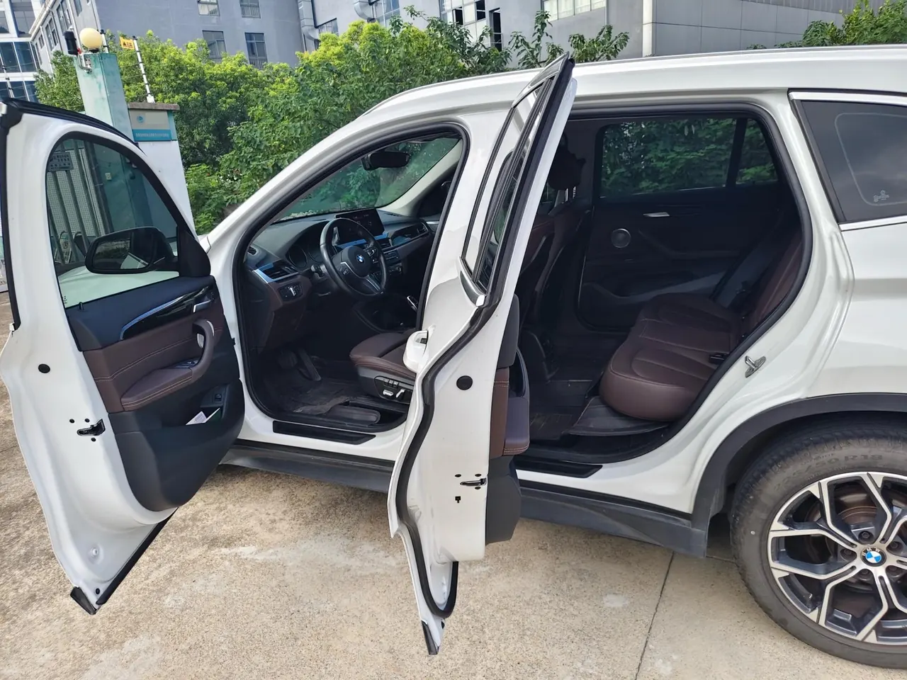 BMW 2022 X1 sDrive25Li 2.0T Leading Automatic Gear 4