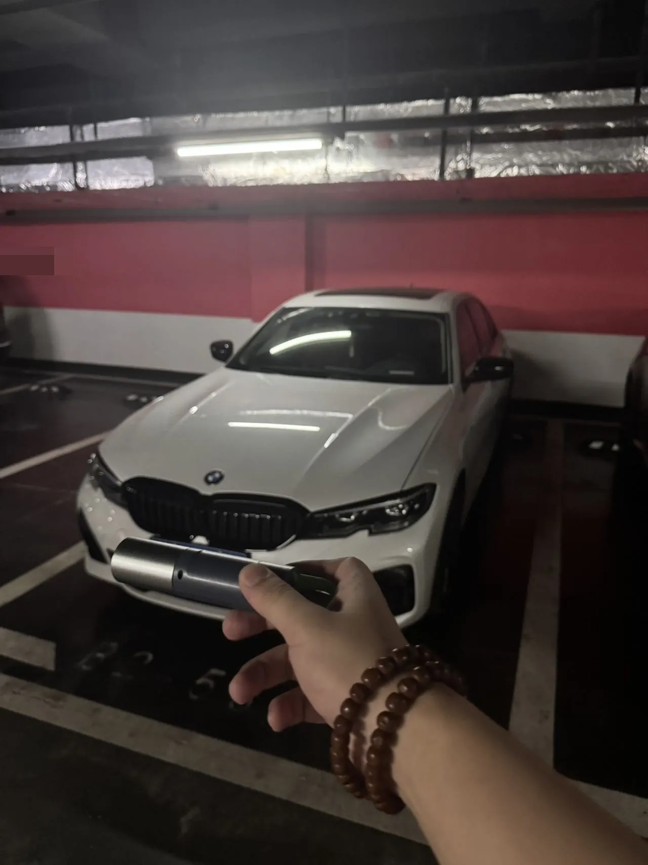 打开图片灯箱:BMW 3 Series 2022 325Li 2.0T M Sports Obsidian Night Kit (Changed) Automatic Gear
