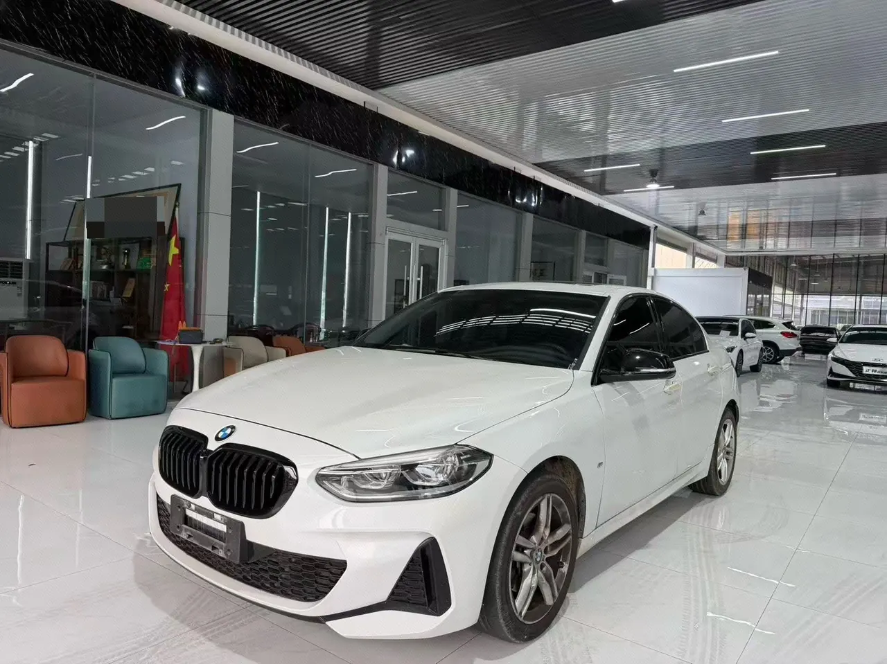 打开图片灯箱:BMW 1 Series 2022 120i 1.5T M Sports Obsidian Night Edition Automatic Gear
