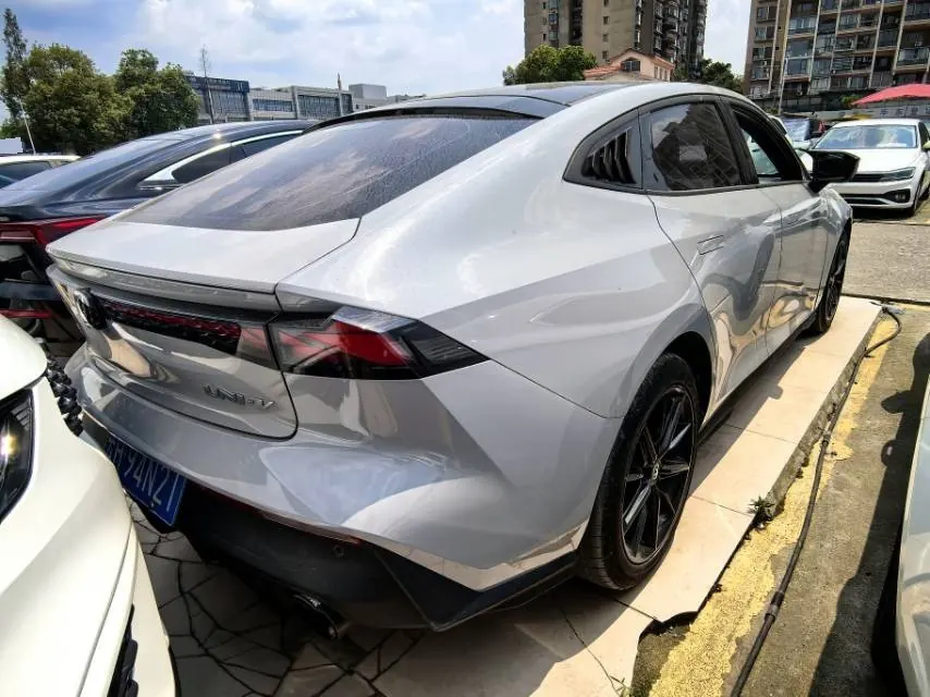 ChangAn 2022 UNI-V 1.5T honorable automatic gear 4