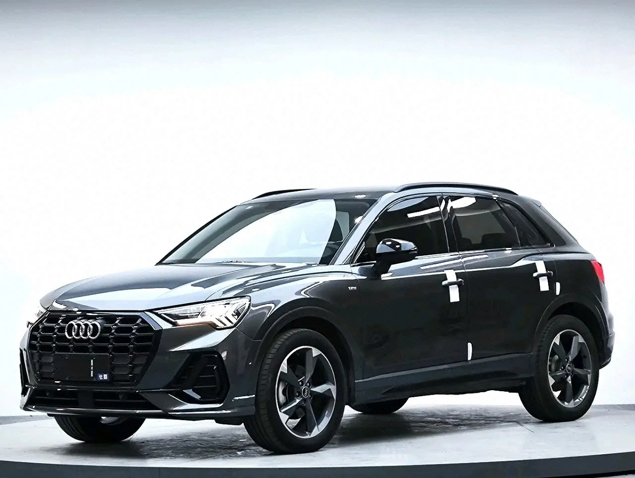Open image lightbox: Audi 2022 Q3 1.4TFSI 35TFSI Fashion Dynamic Automatic