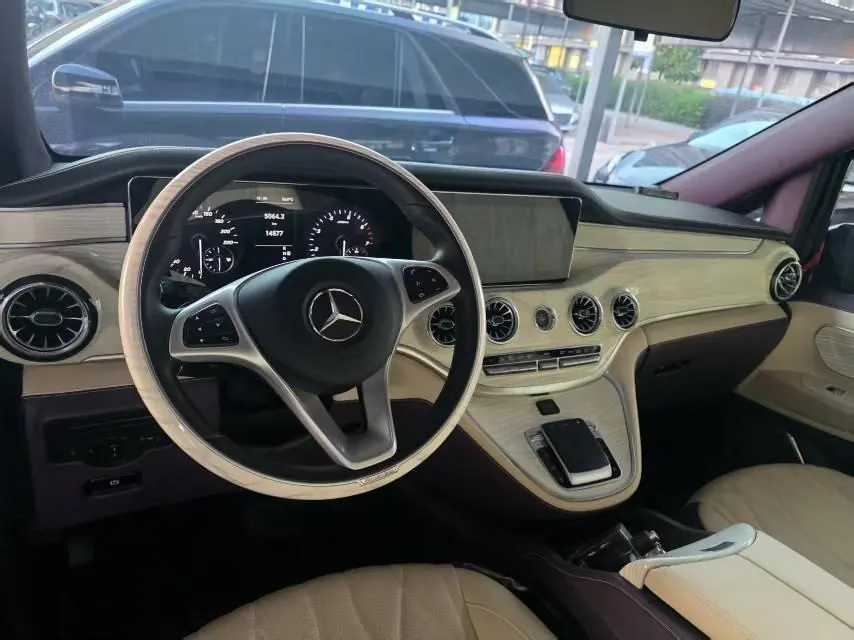 Mercedes Benz 2024 Vito 2.0T Elite Edition 7-seat Automatic Gear 3