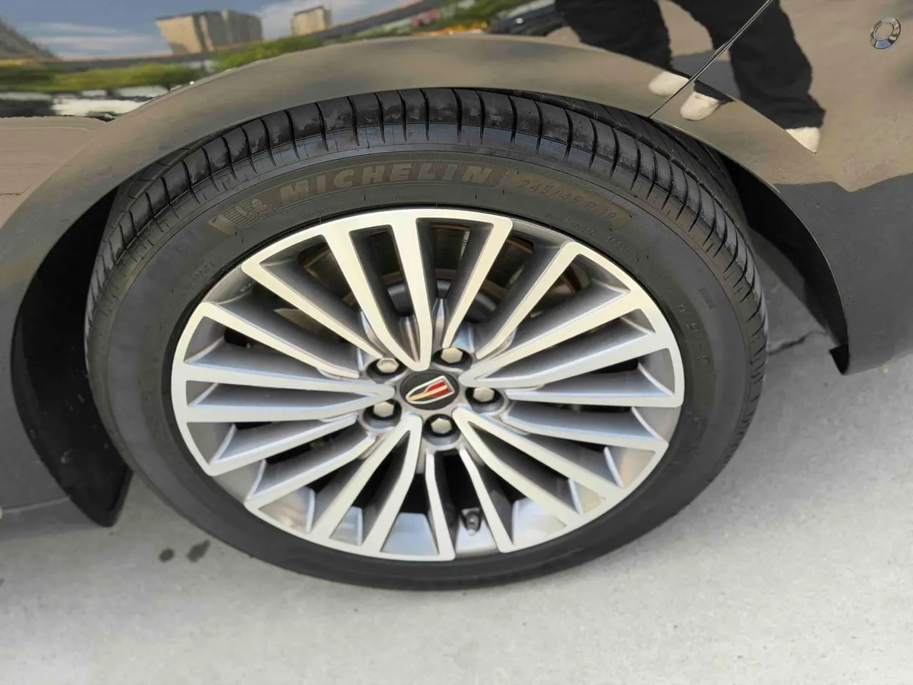 HongQi 2020 H9 48V 2.0T Zhilian Qi Chang Edition Automatic Gear 4