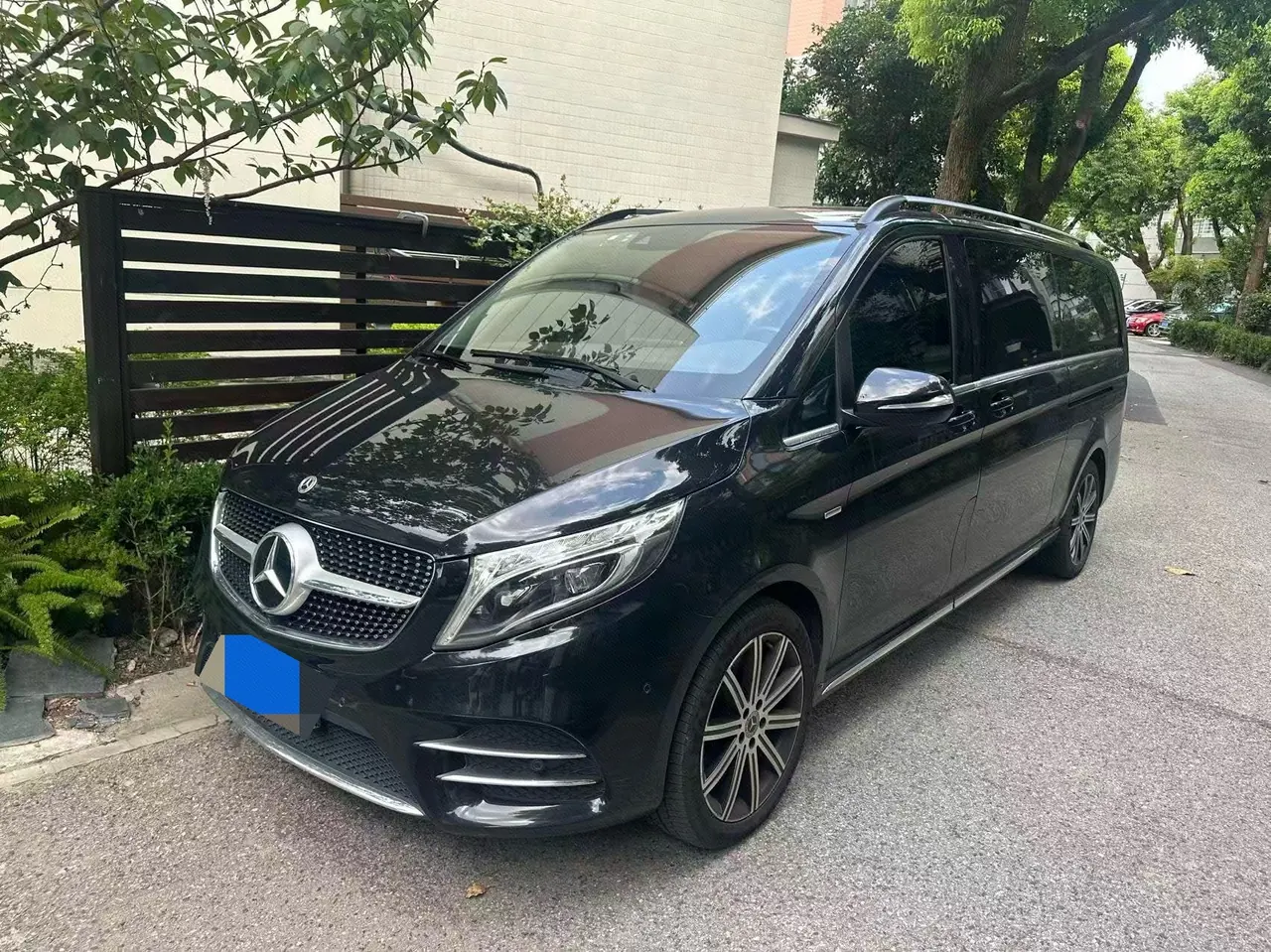Open image lightbox: Mercedes Benz V 2022V 260 L 2.0T Deluxe Edition Automatic Gear