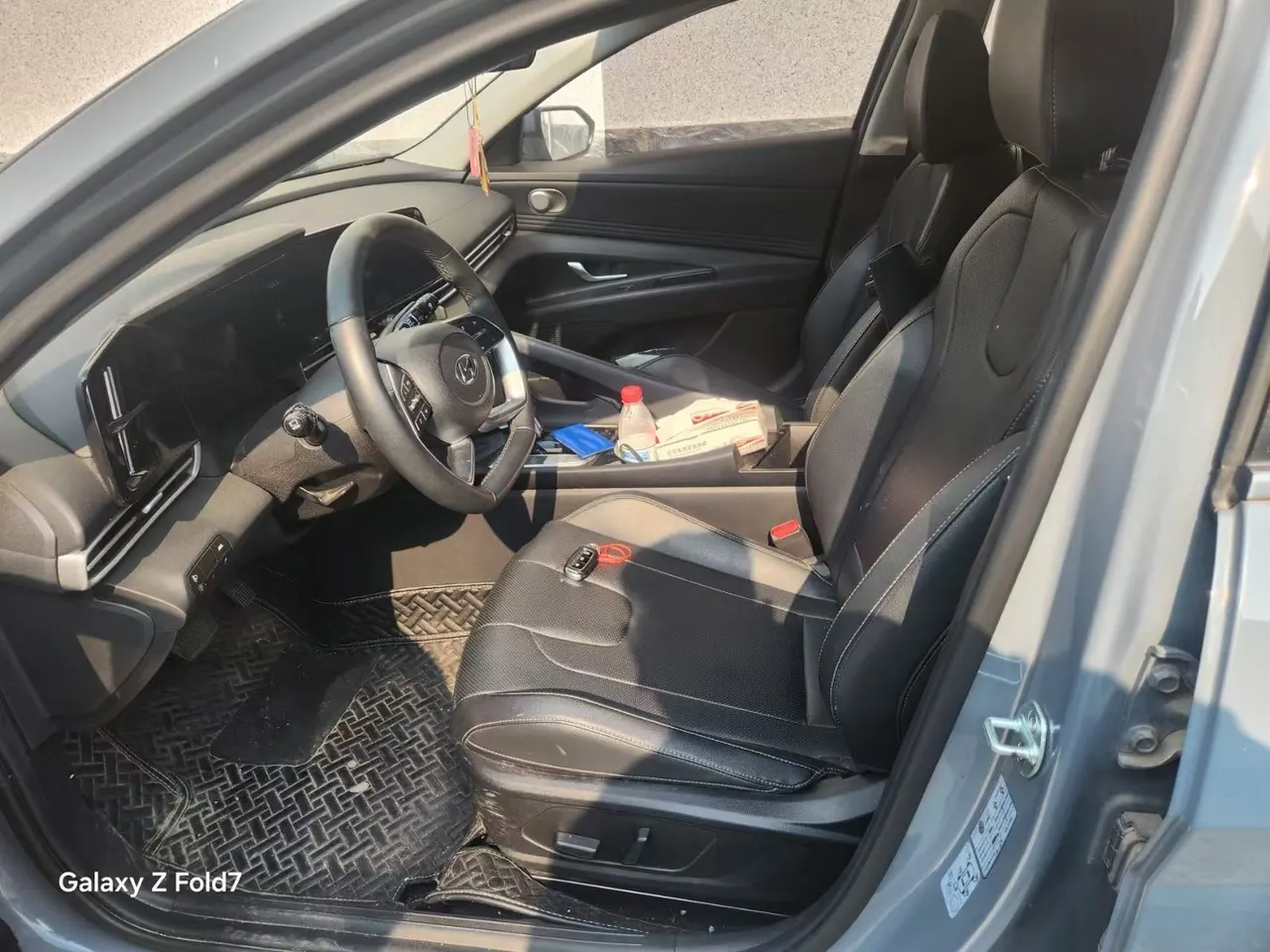 Hyundai 2022 Elantra -3-compartment 1.5 stepless LUX premium automatic gear 2