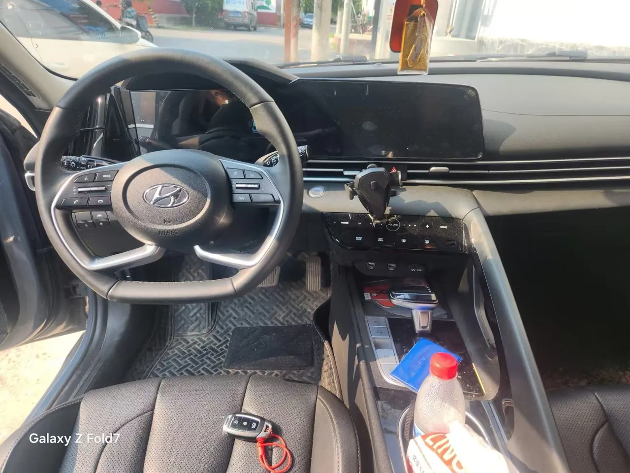 Hyundai 2022 Elantra -3-compartment 1.5 stepless LUX premium automatic gear 4