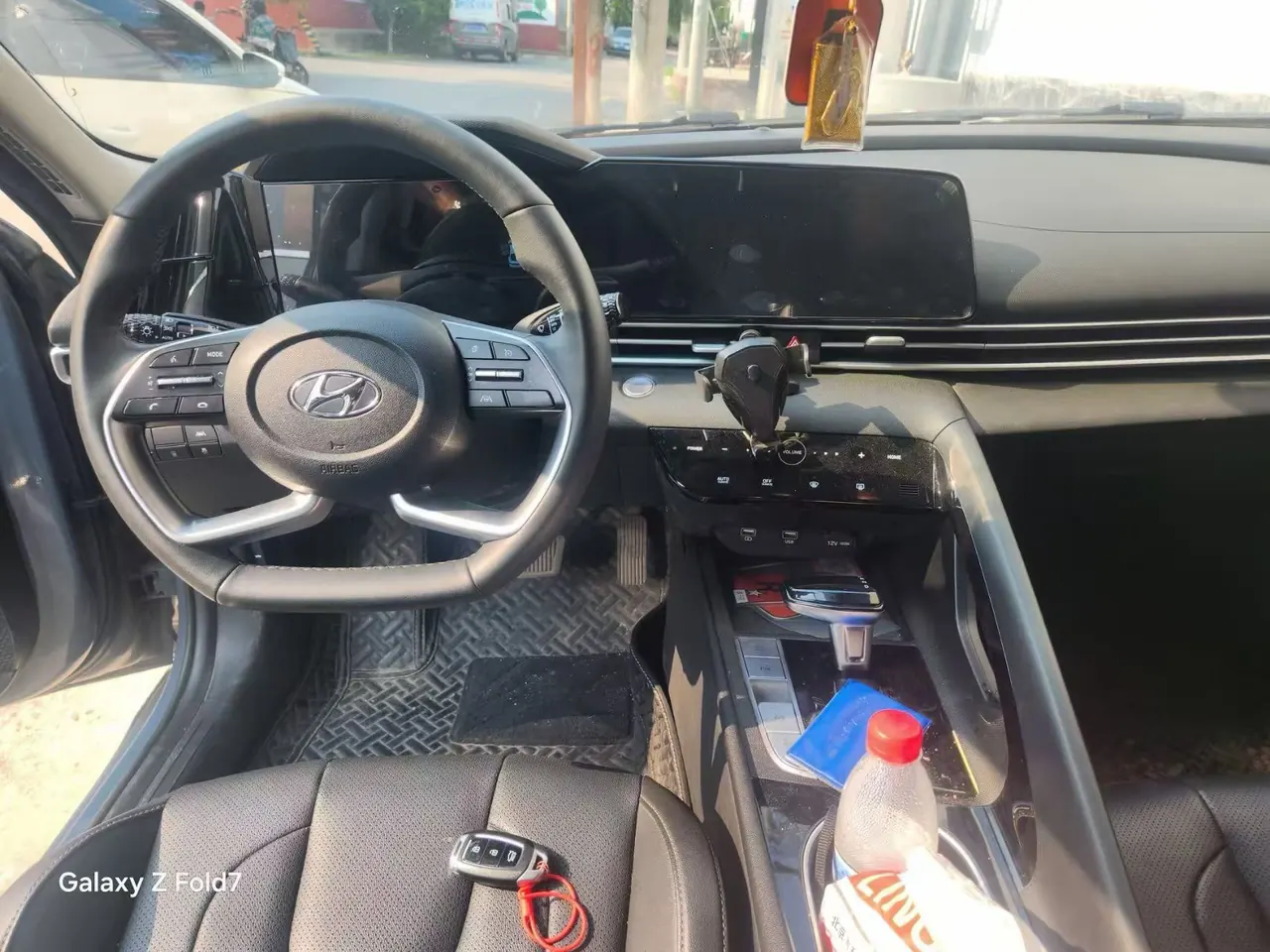 Hyundai 2022 Elantra -3-compartment 1.5 stepless LUX premium automatic gear 5