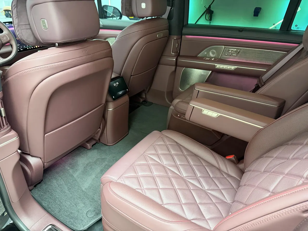 NIO 2026 ES8 6‑Seater Executive Signature Edition Automatic Transmission 5