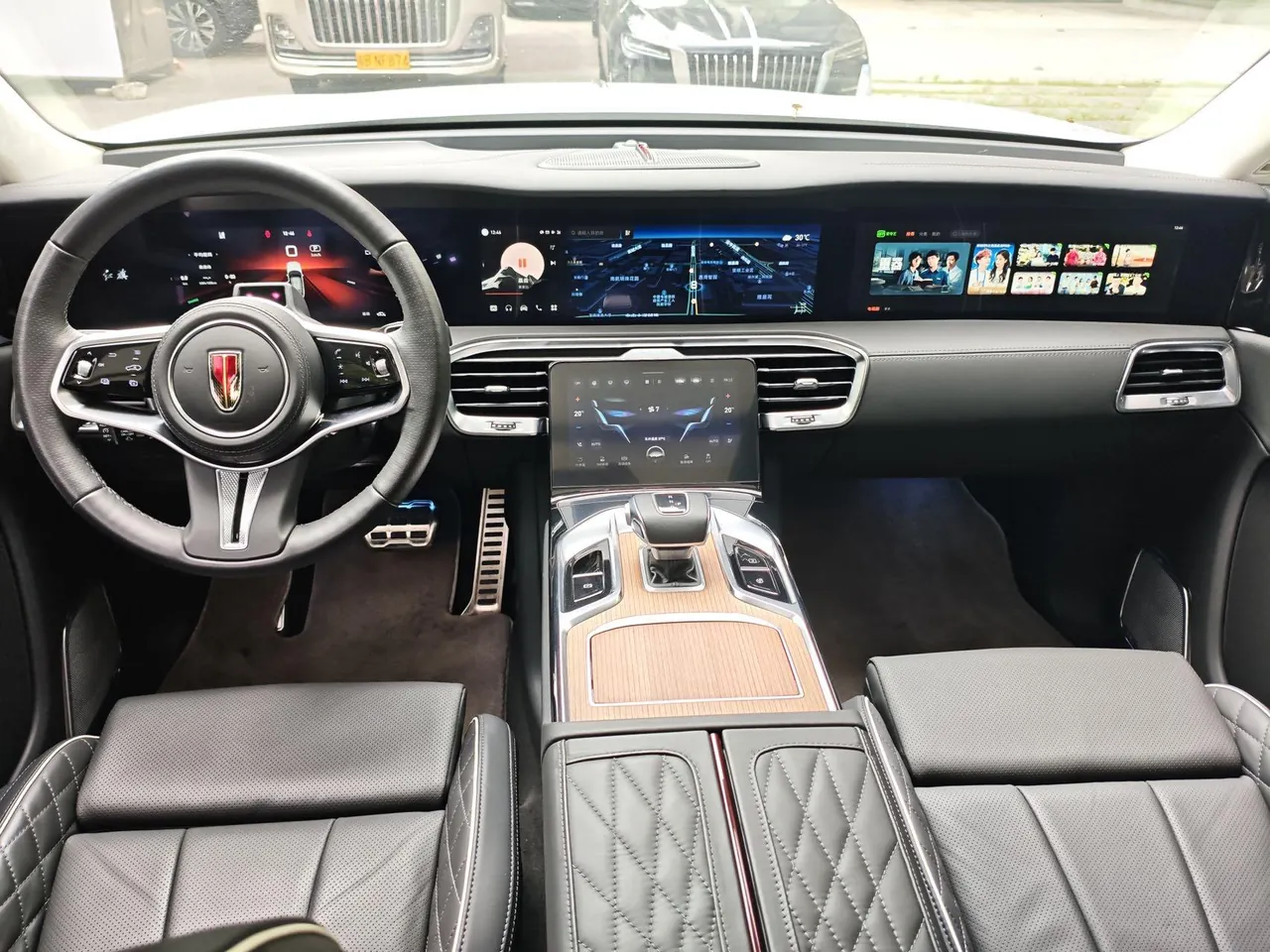 HongQi 2022 E-HS 9 660km Flag Collar Edition 4-seat Automatic Gear 8