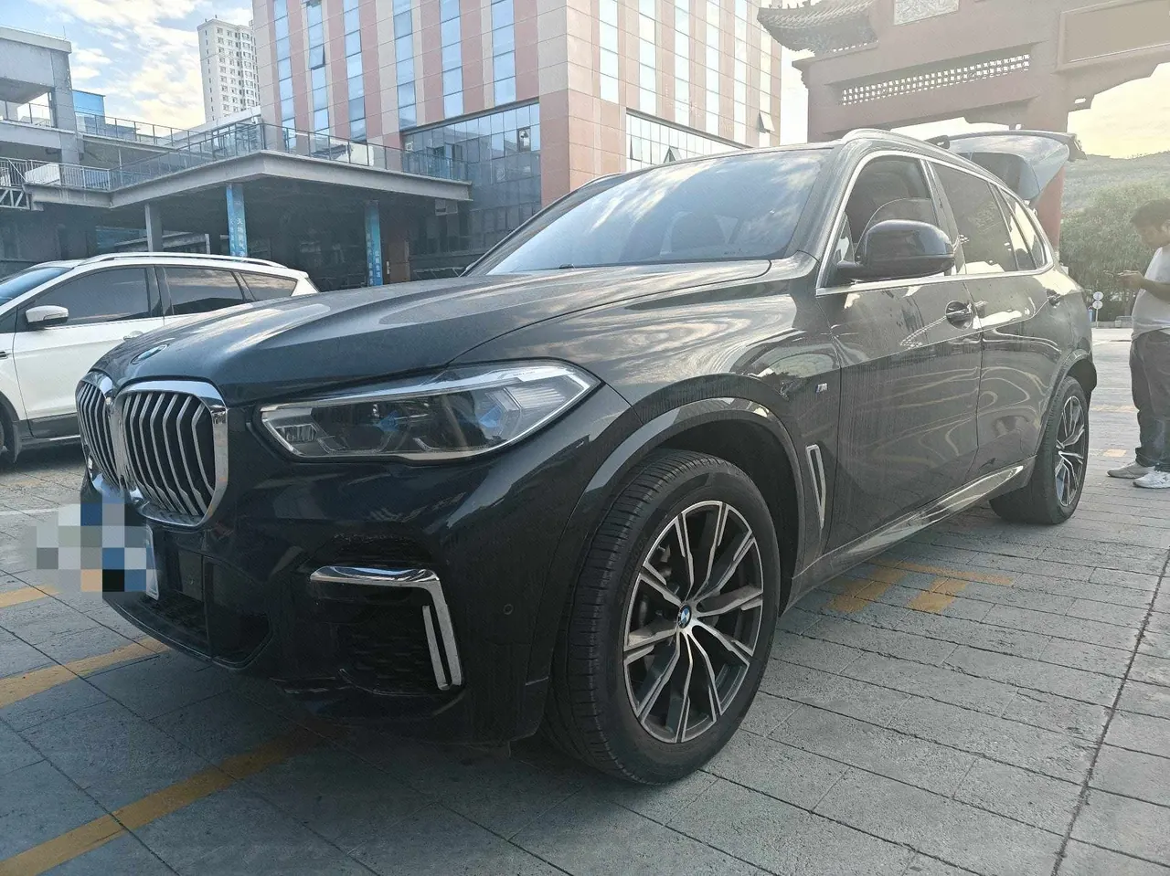 打开图片灯箱:BMW 2022 X5 xDrive30Li 2.0T Exclusive M Sports Suit (Modified) Automatic Gear