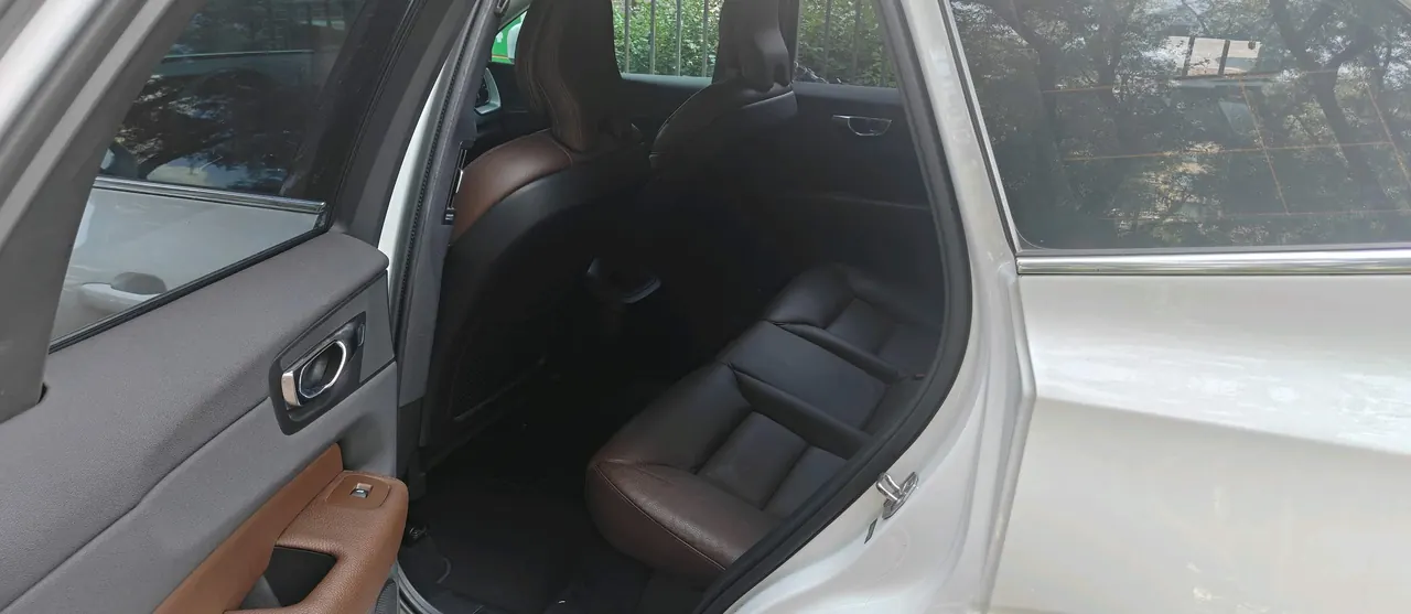 Volvo 2020 XC60 2.0T T5 4-wheel drive smart luxury automatic gear 4