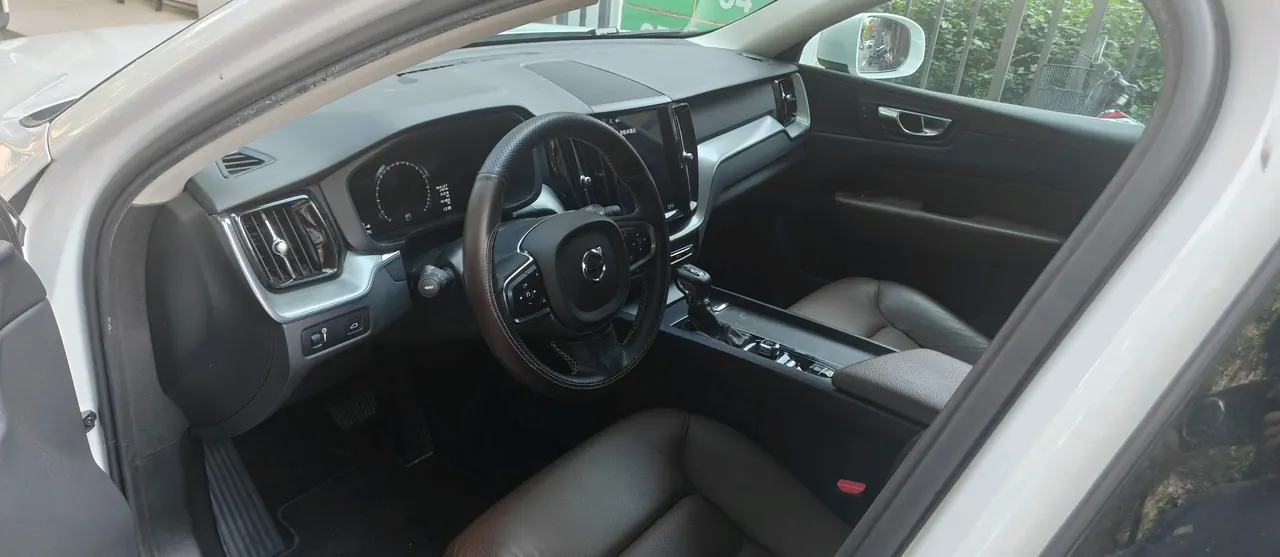 Volvo 2020 XC60 2.0T T5 4-wheel drive smart luxury automatic gear 6