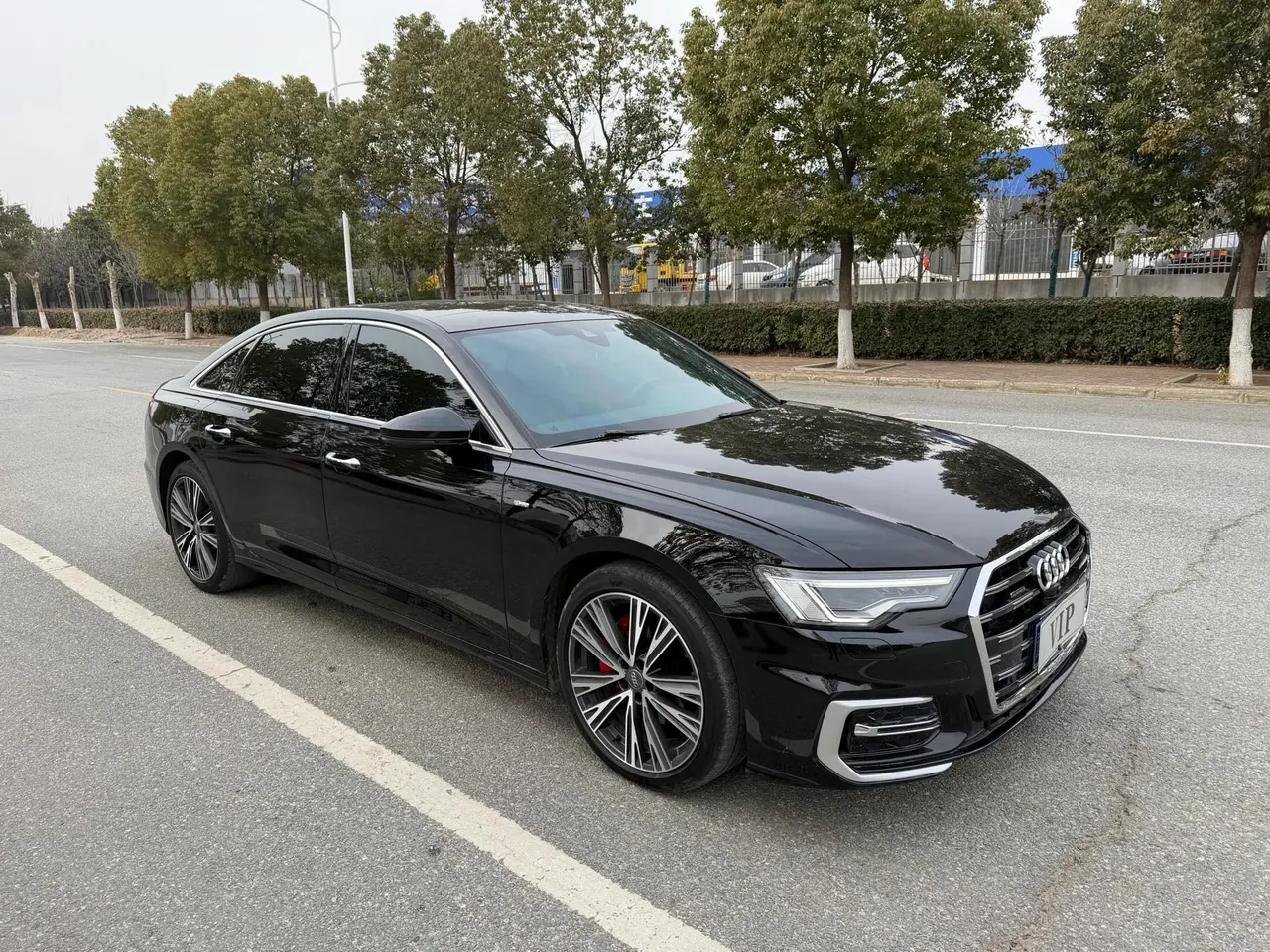 Audi 2022 A6L 2.0TFSI 40TFSI Deluxe Elegant Automatic 3