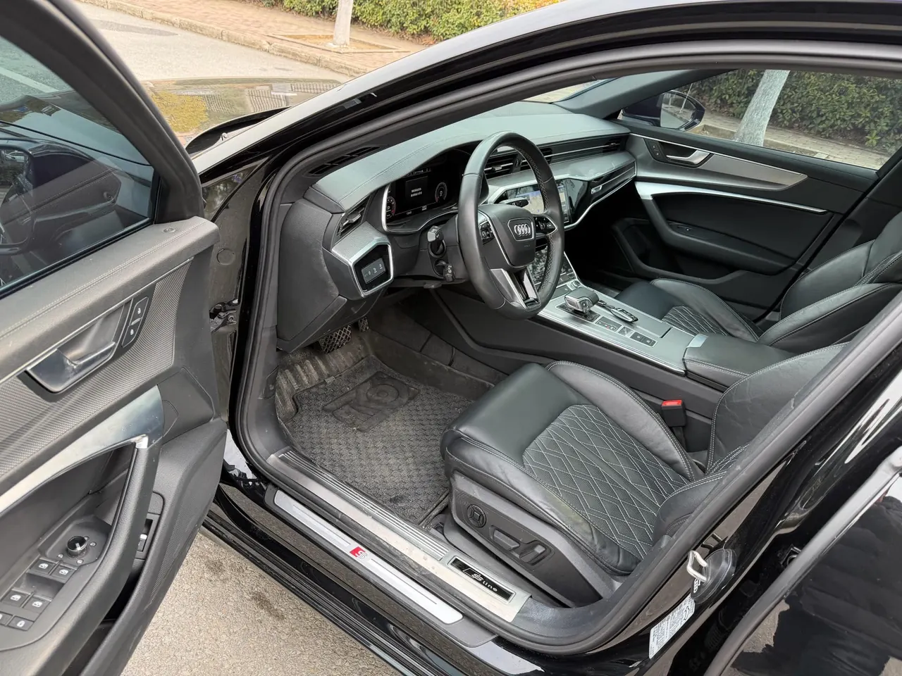 Audi 2022 A6L 2.0TFSI 40TFSI Deluxe Elegant Automatic 4