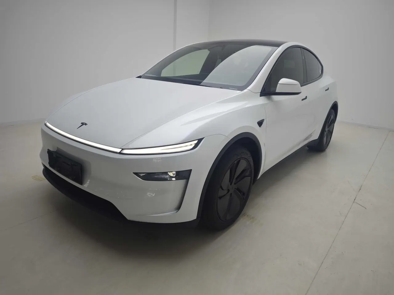 Open image lightbox: Tesla 2026 Model Y Rear-Wheel-Drive Automatic