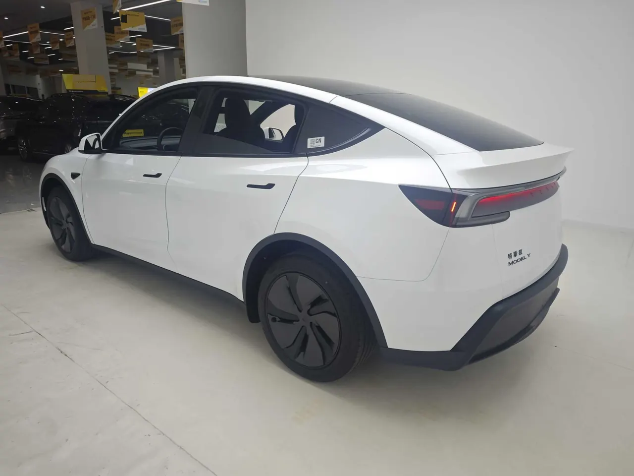 Tesla 2026 Model Y Rear-Wheel-Drive Automatic 2