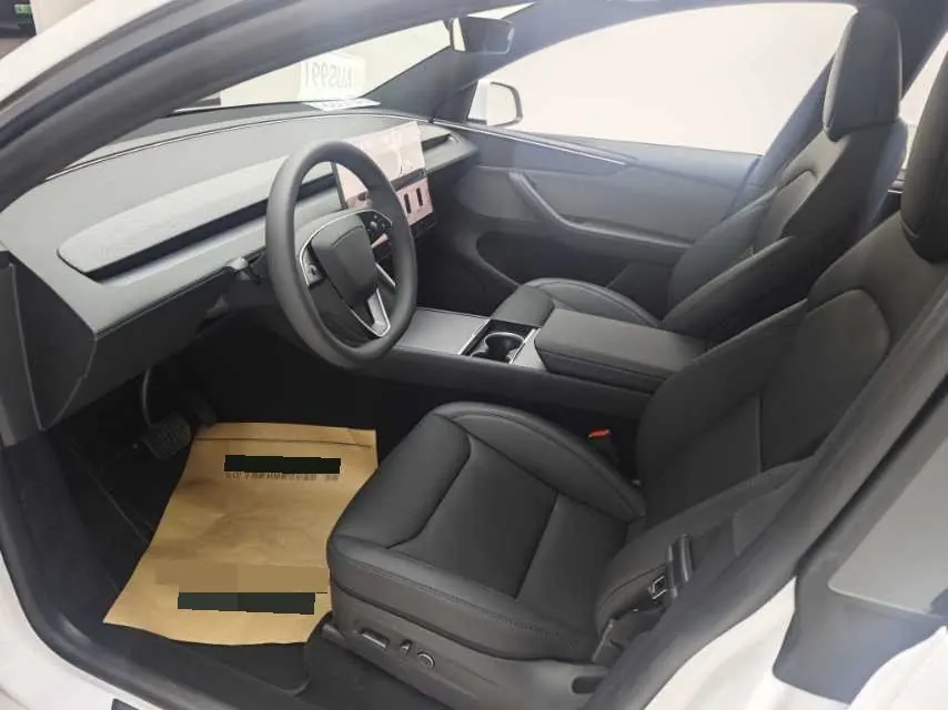 Tesla 2026 Model Y Rear-Wheel-Drive Automatic 5